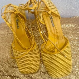 Mesh Leg Tie Up Sandals 4 in heel sized 9